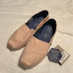 TOMS Dusty Pink Aloaragata. Women Size 7.5 NWT